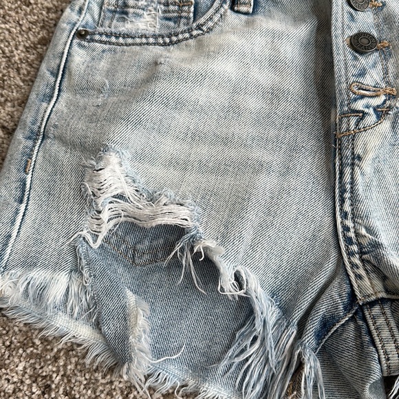 HIDDEN SOFIE LIGHT WASH HIGH WAIST SHORTS - Picture 6 of 9